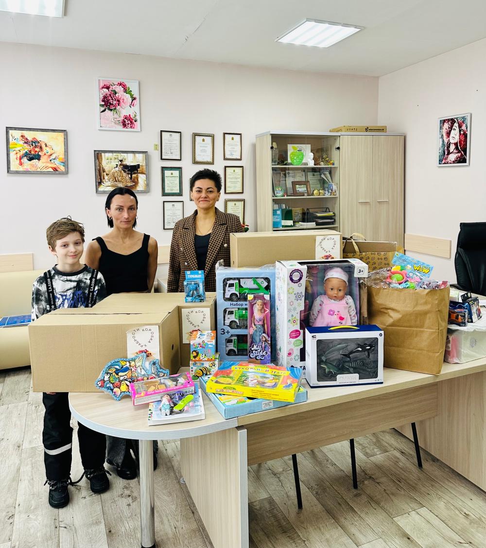 Игрушки для храбрости маленьких пациентов передали в онкологический диспансер